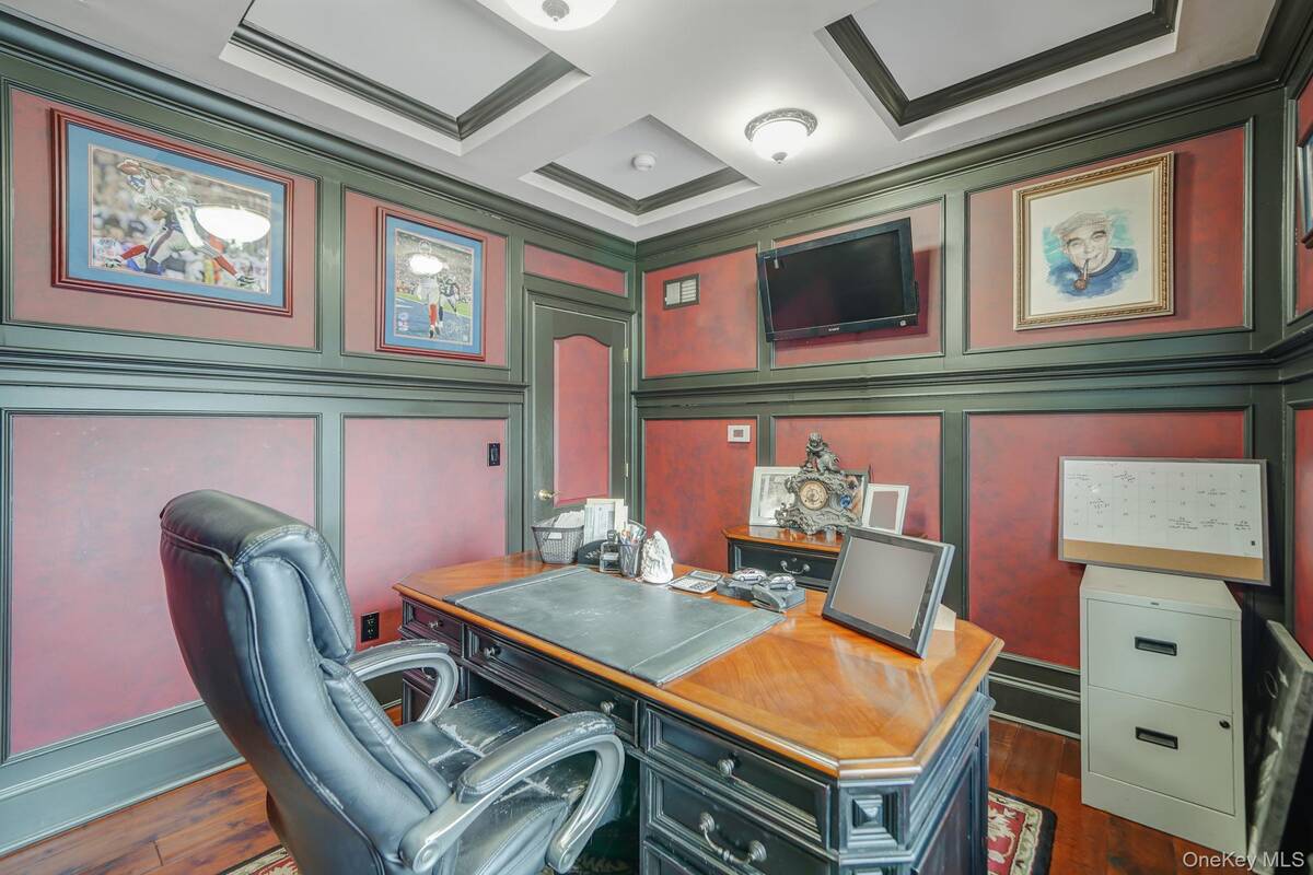 #19 photo, 8 Kimberly Court, Manorville , NY 11949