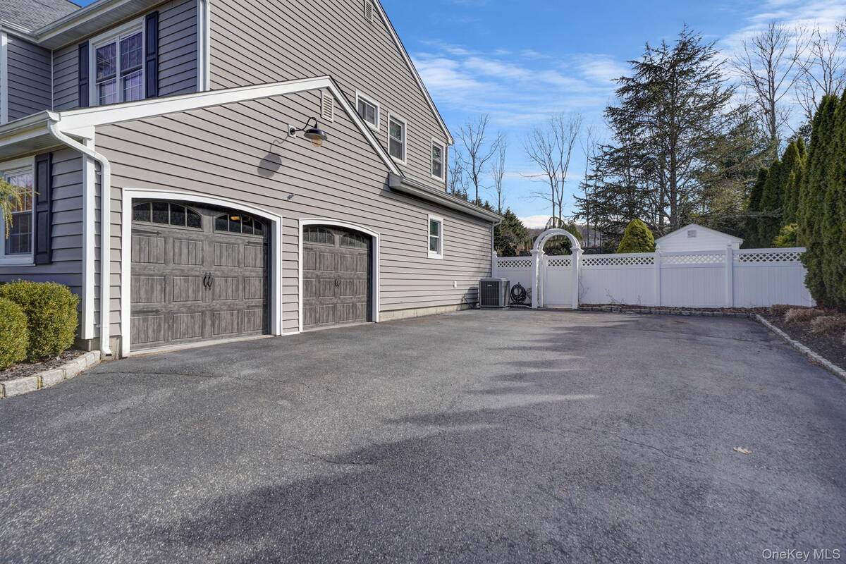 #2 photo, 8 Kimberly Court, Manorville , NY 11949