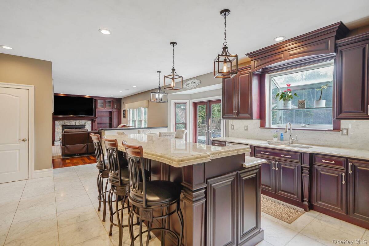 #4 photo, 8 Kimberly Court, Manorville , NY 11949