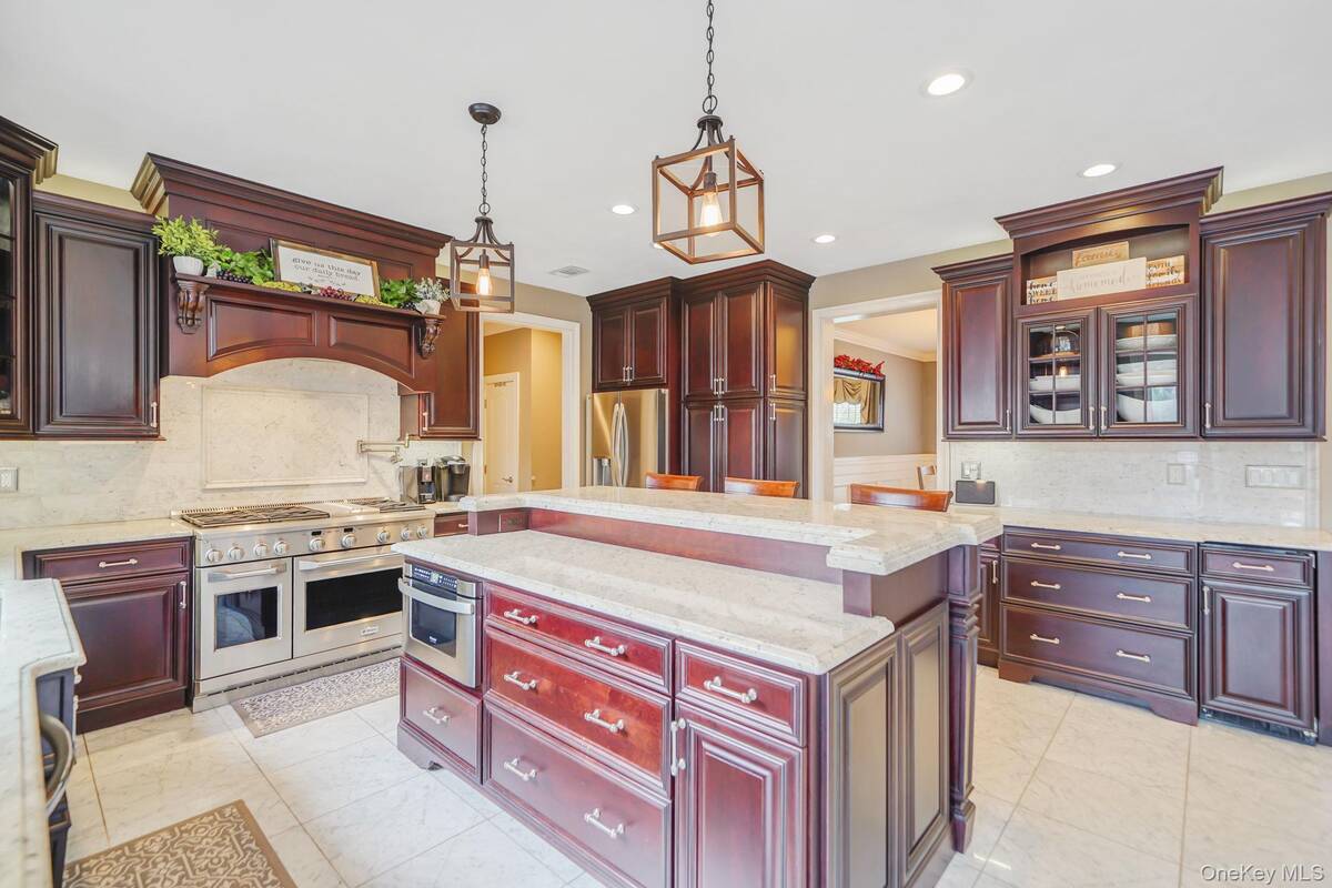 #5 photo, 8 Kimberly Court, Manorville , NY 11949