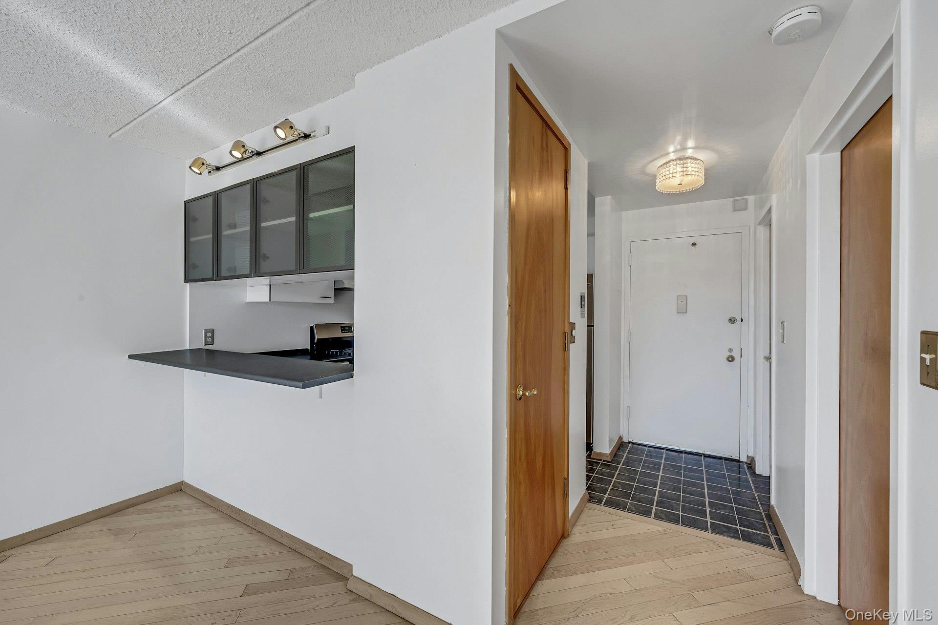 #16 photo, 703 Pelham Road, New Rochelle , NY 10805