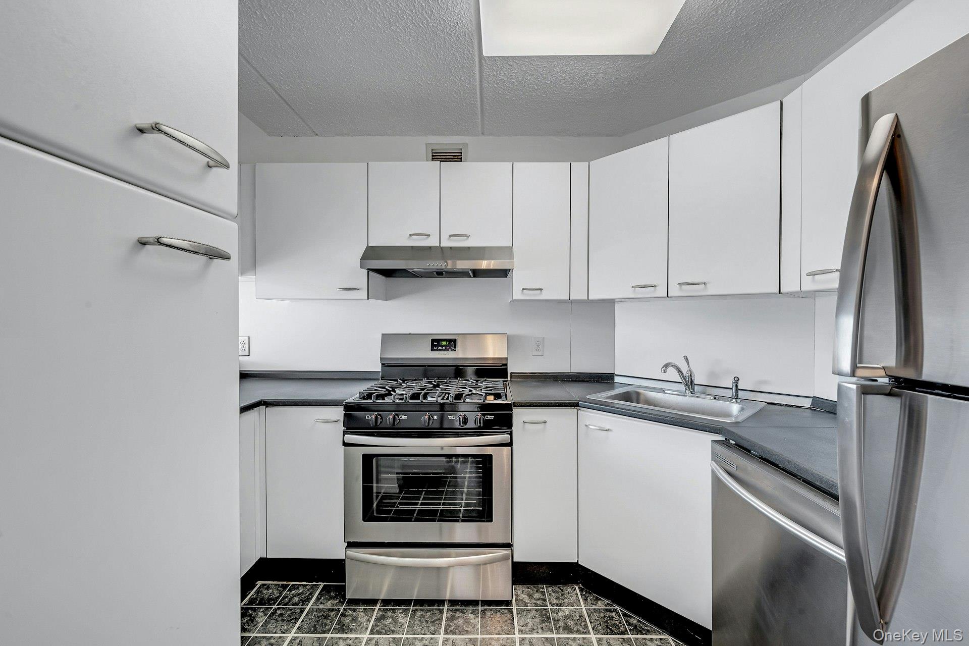 #9 photo, 703 Pelham Road, New Rochelle , NY 10805