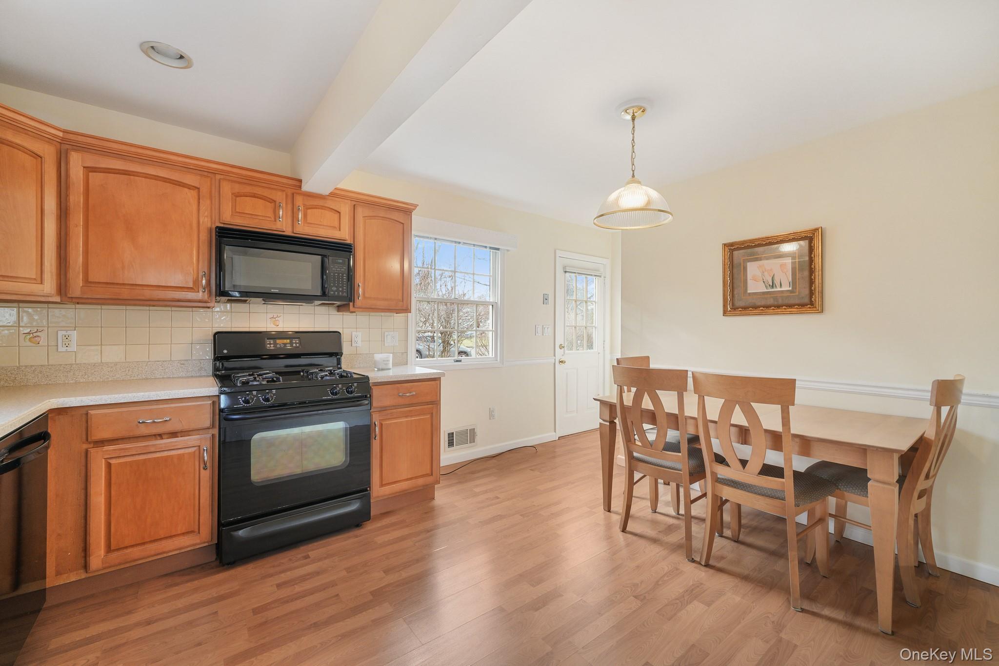 #7 photo, 54 Douglas Court, Pearl River , NY 10965