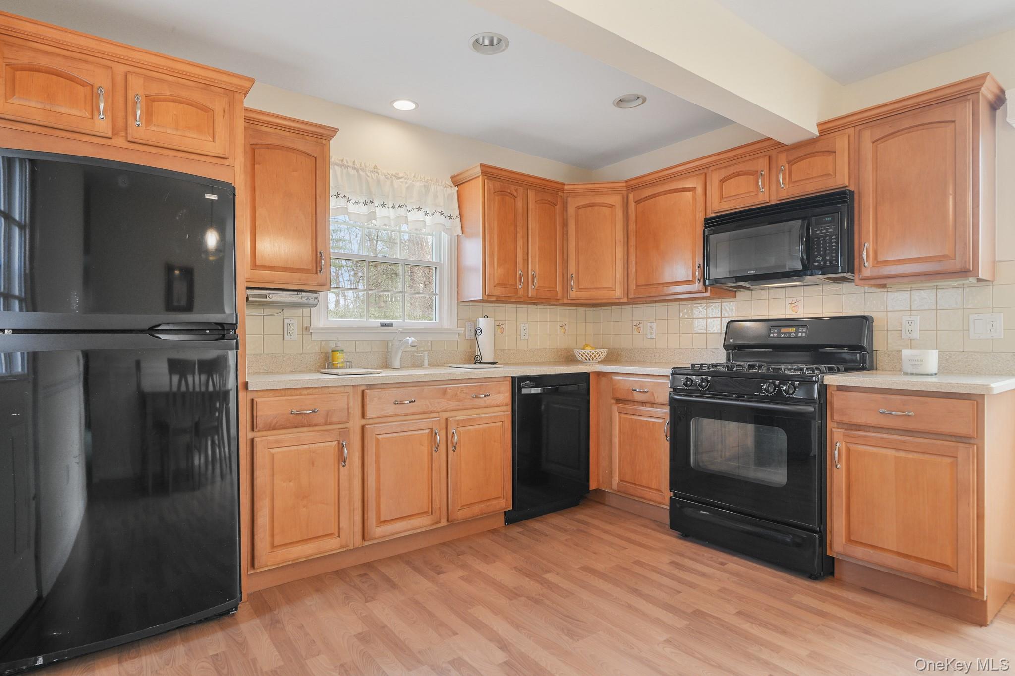 #8 photo, 54 Douglas Court, Pearl River , NY 10965