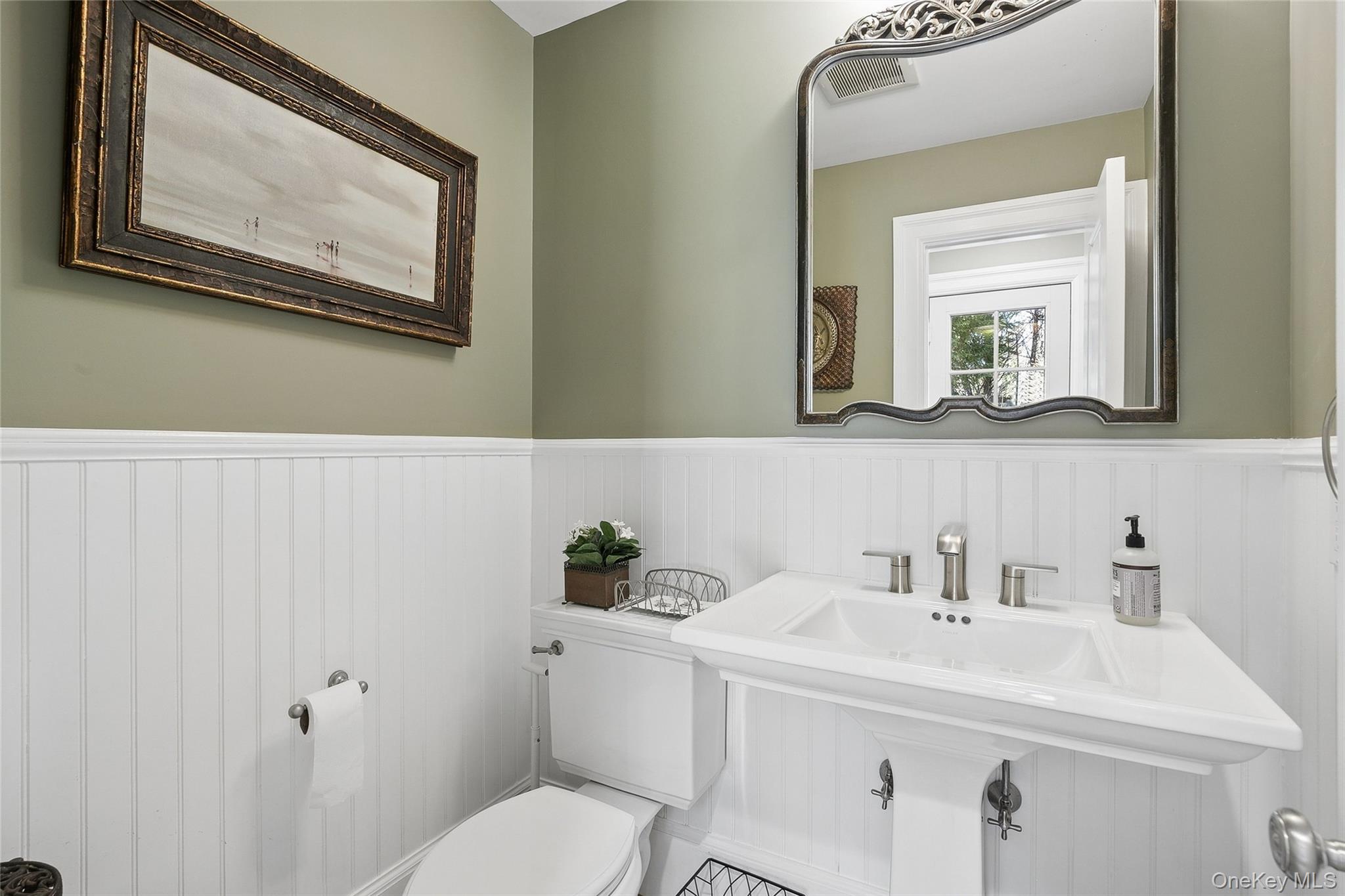 #16 photo, 39 Cherry Lane, Syosset , NY 11791