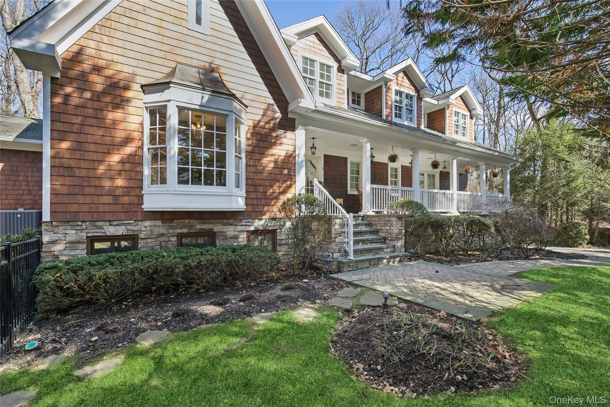 #2 photo, 39 Cherry Lane, Syosset , NY 11791