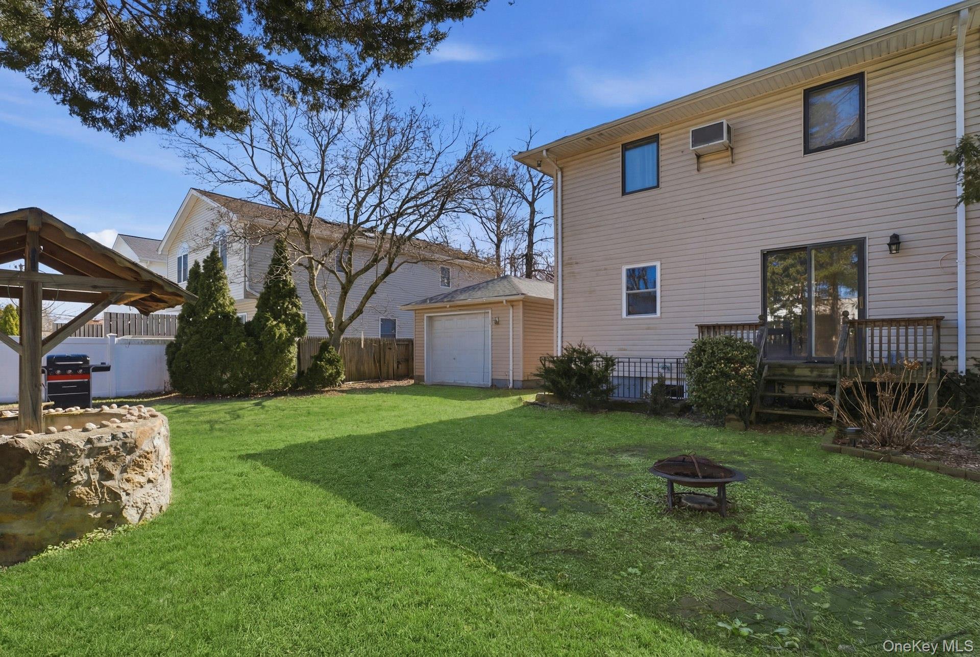 #15 photo, 35 Yennicock Avenue, Port Washington , NY 11050