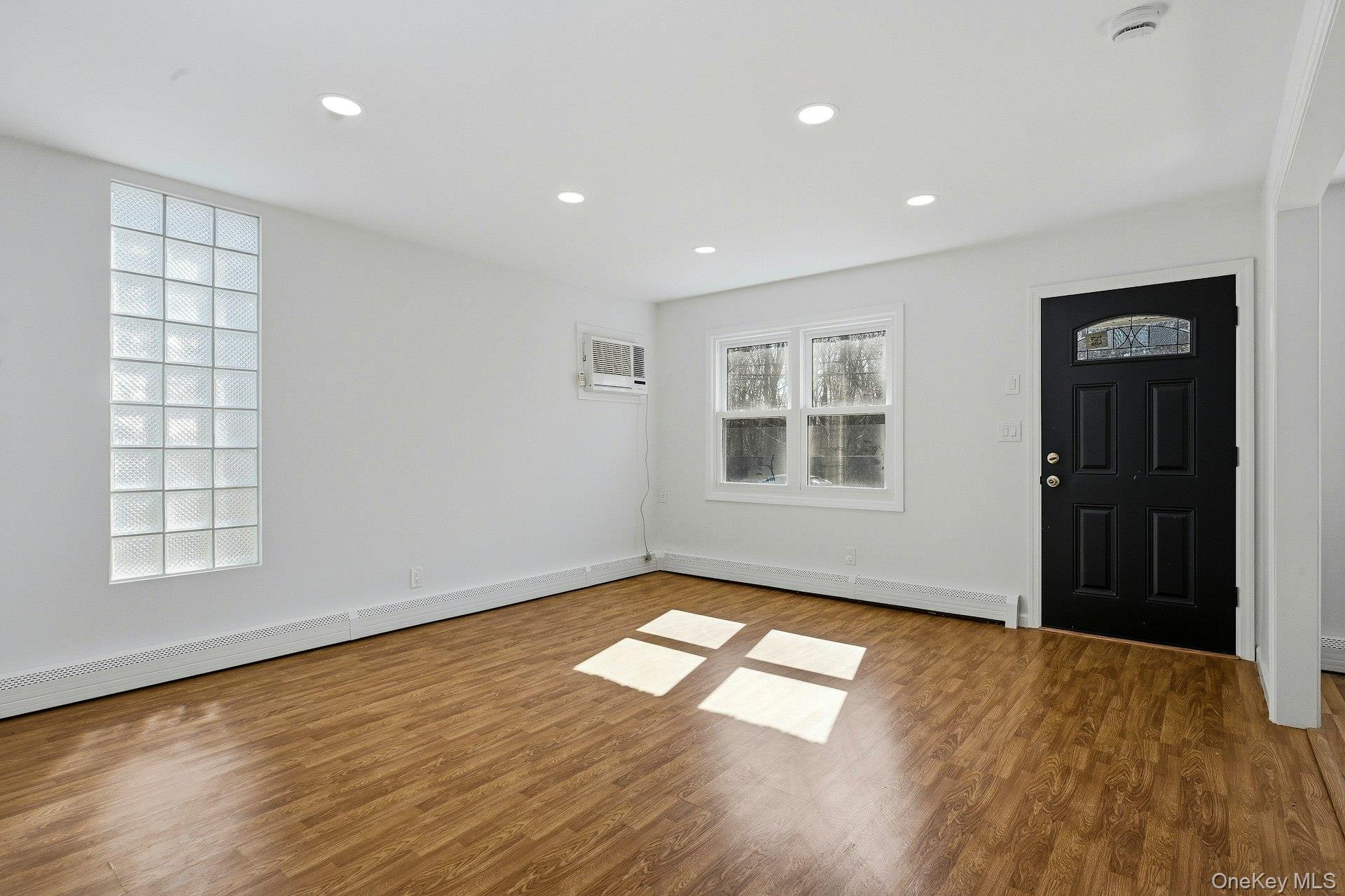 #3 photo, 35 Yennicock Avenue, Port Washington , NY 11050