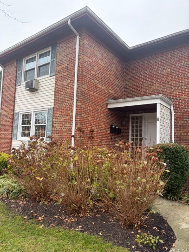 #1 photo, 6 Windermere Place, Rockville Centre , NY 11570