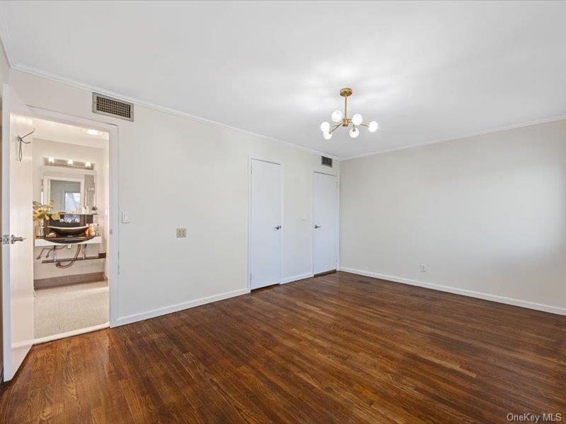 #15 photo, 844 Flanders Drive, מחוז נסאו Valley Stream , NY 11581