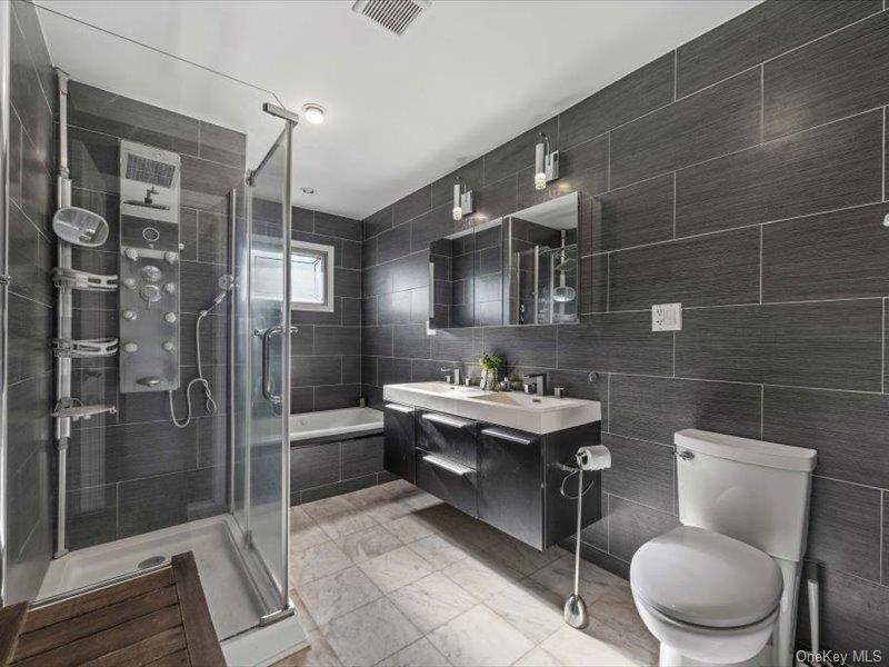 #17 photo, 844 Flanders Drive, מחוז נסאו Valley Stream , NY 11581