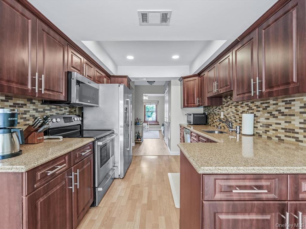 #8 photo, 54 Hidden Ridge Drive, Syosset , NY 11791