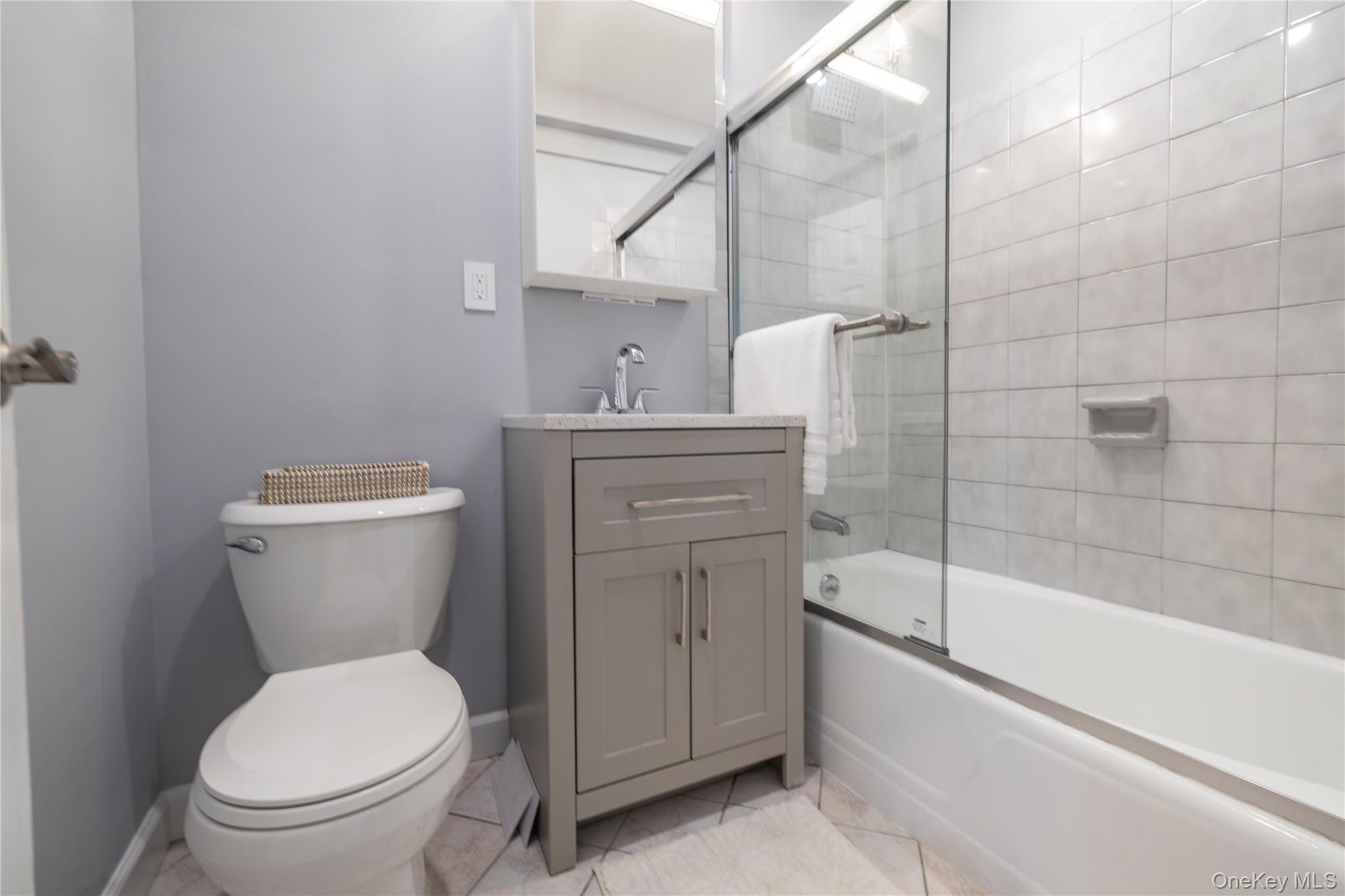 #13 photo, 250 W Merrick Road, מחוז נסאו Freeport , NY 11520