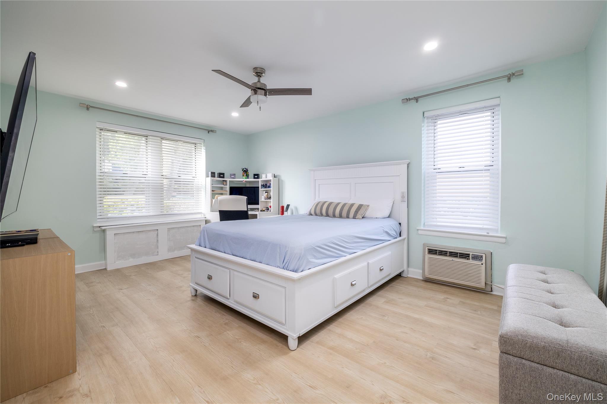 #15 photo, 250 W Merrick Road, מחוז נסאו Freeport , NY 11520