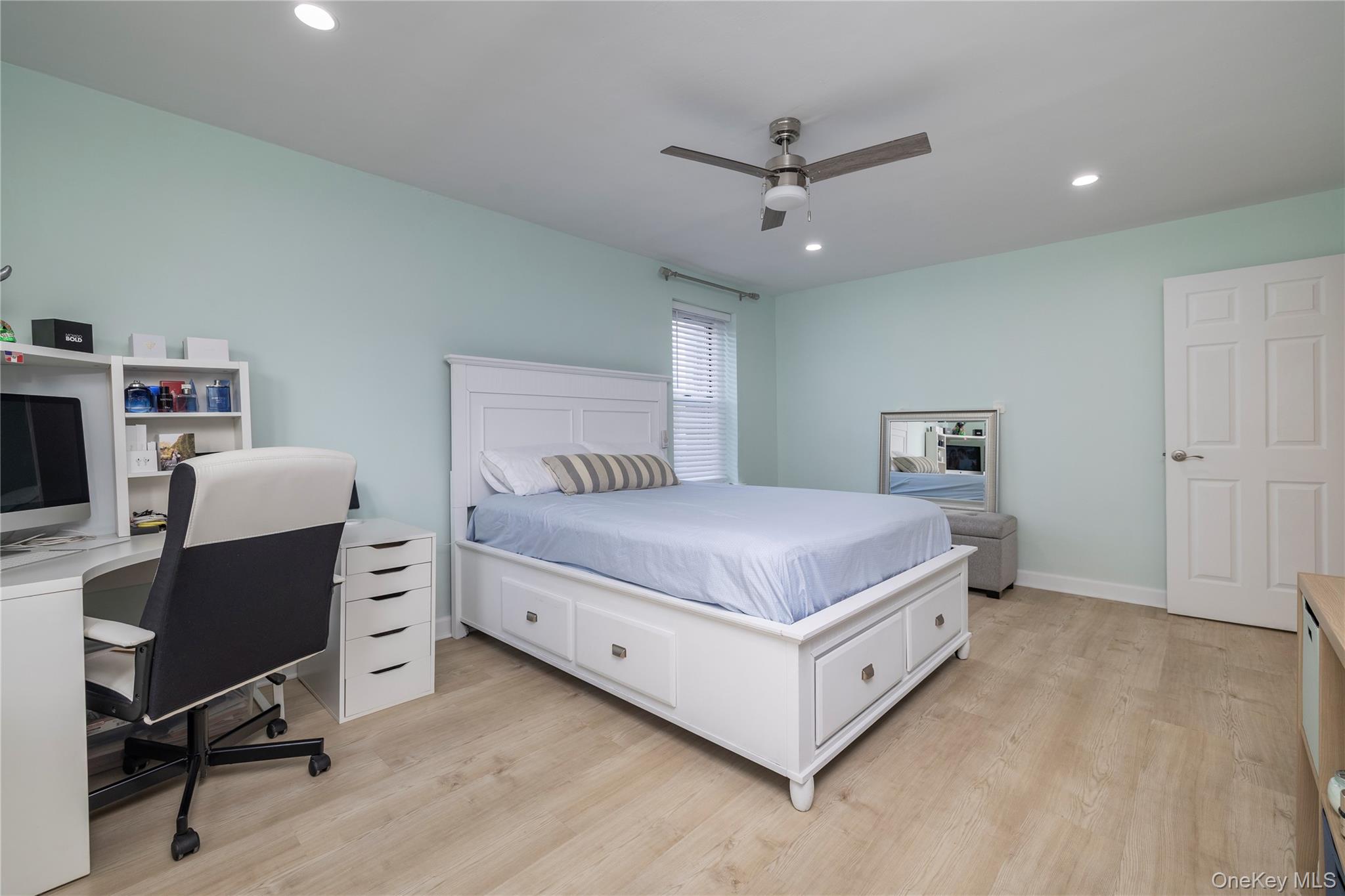 #16 photo, 250 W Merrick Road, מחוז נסאו Freeport , NY 11520