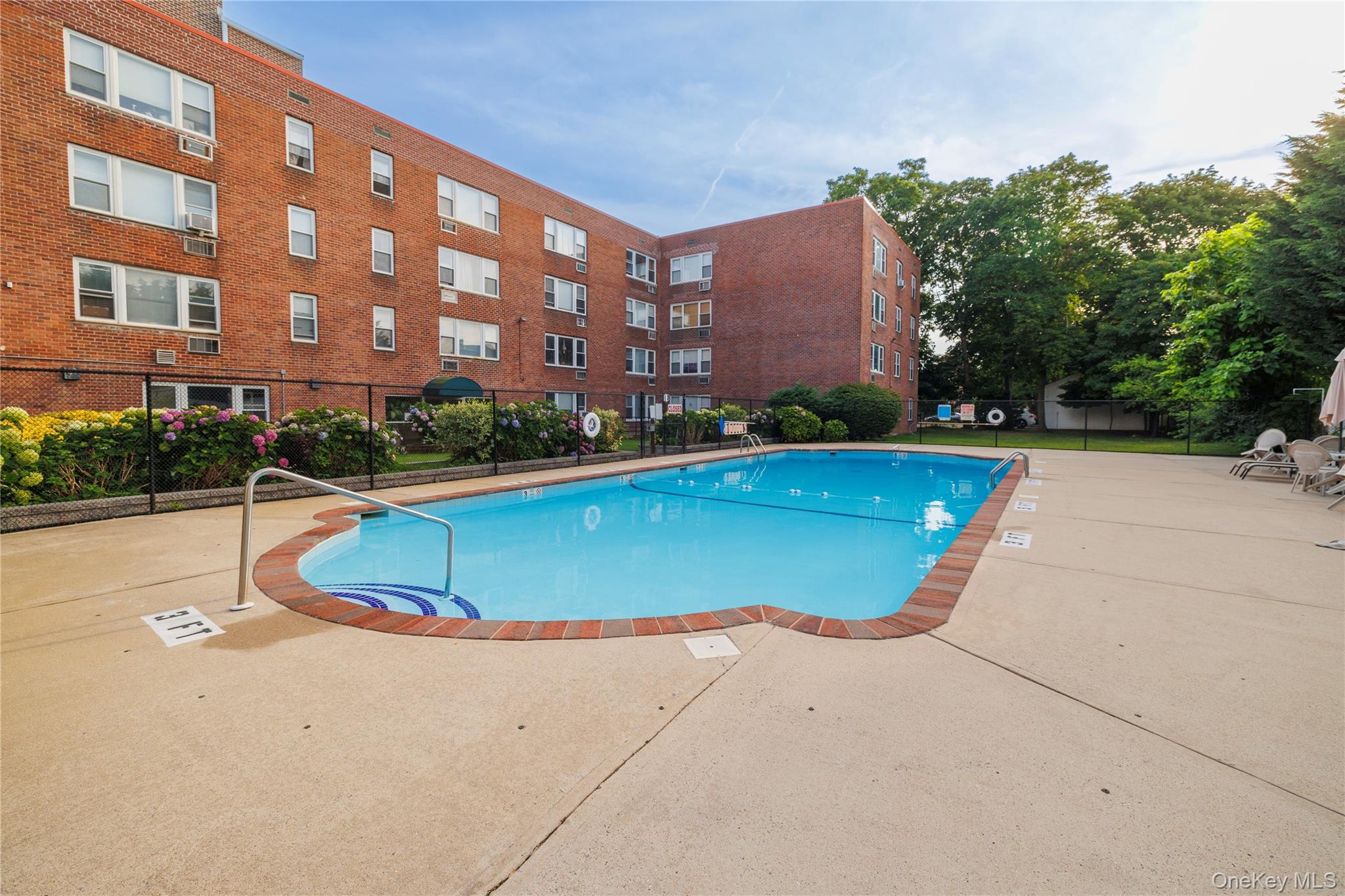 #20 photo, 250 W Merrick Road, מחוז נסאו Freeport , NY 11520