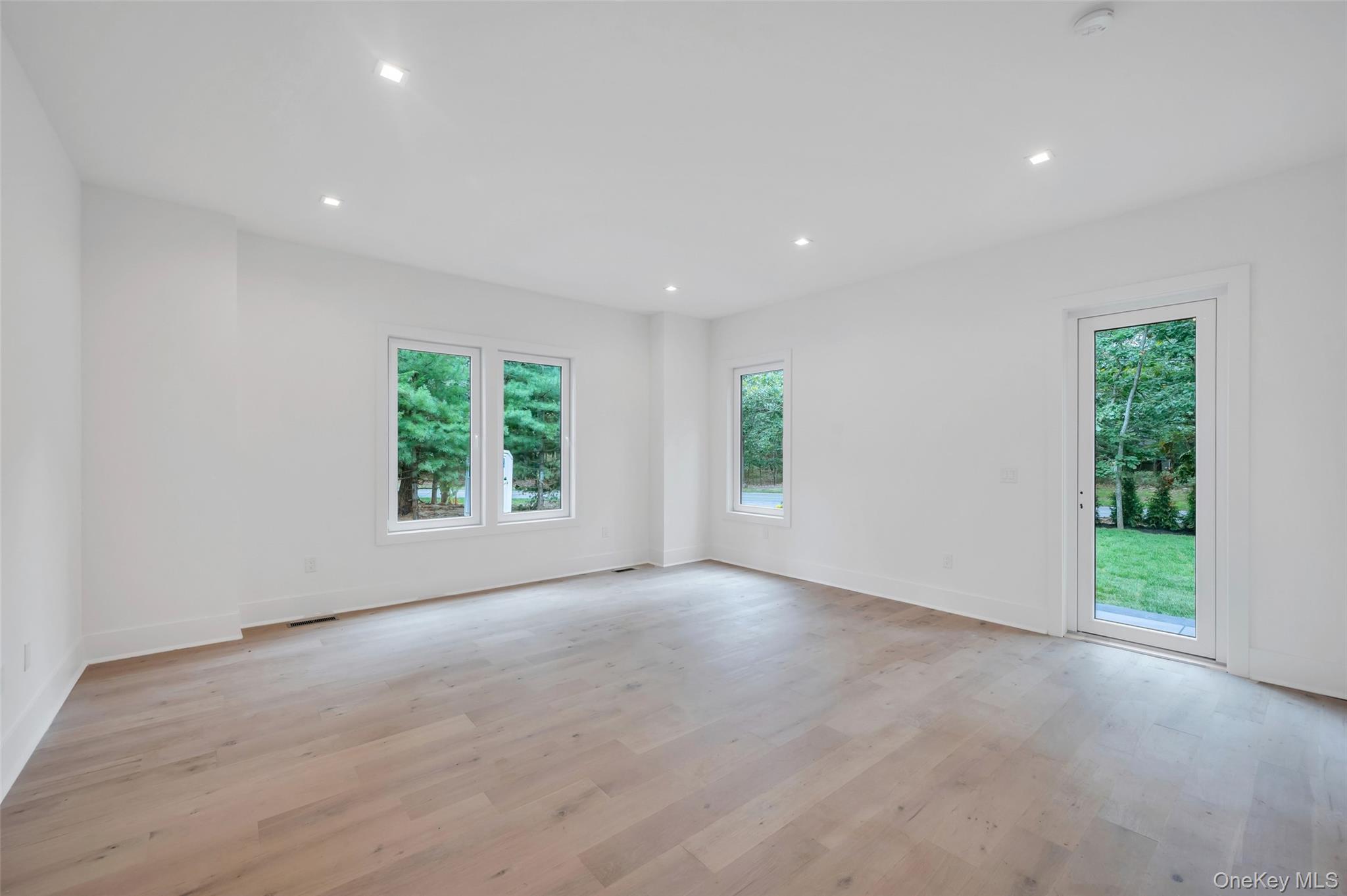 #16 photo, 19 Pettit Drive, Dix Hills , NY 11746