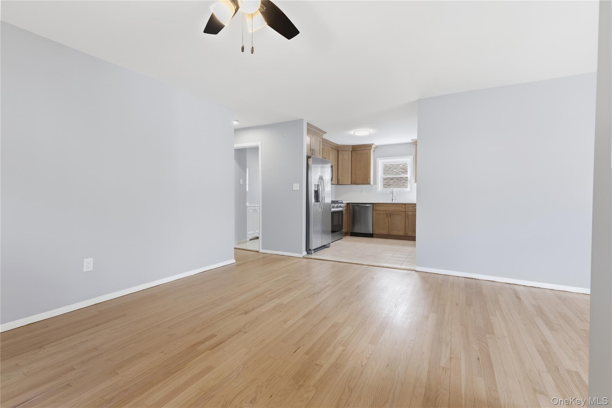 #11 photo, 360 W Fulton Street, Long Beach , NY 11561
