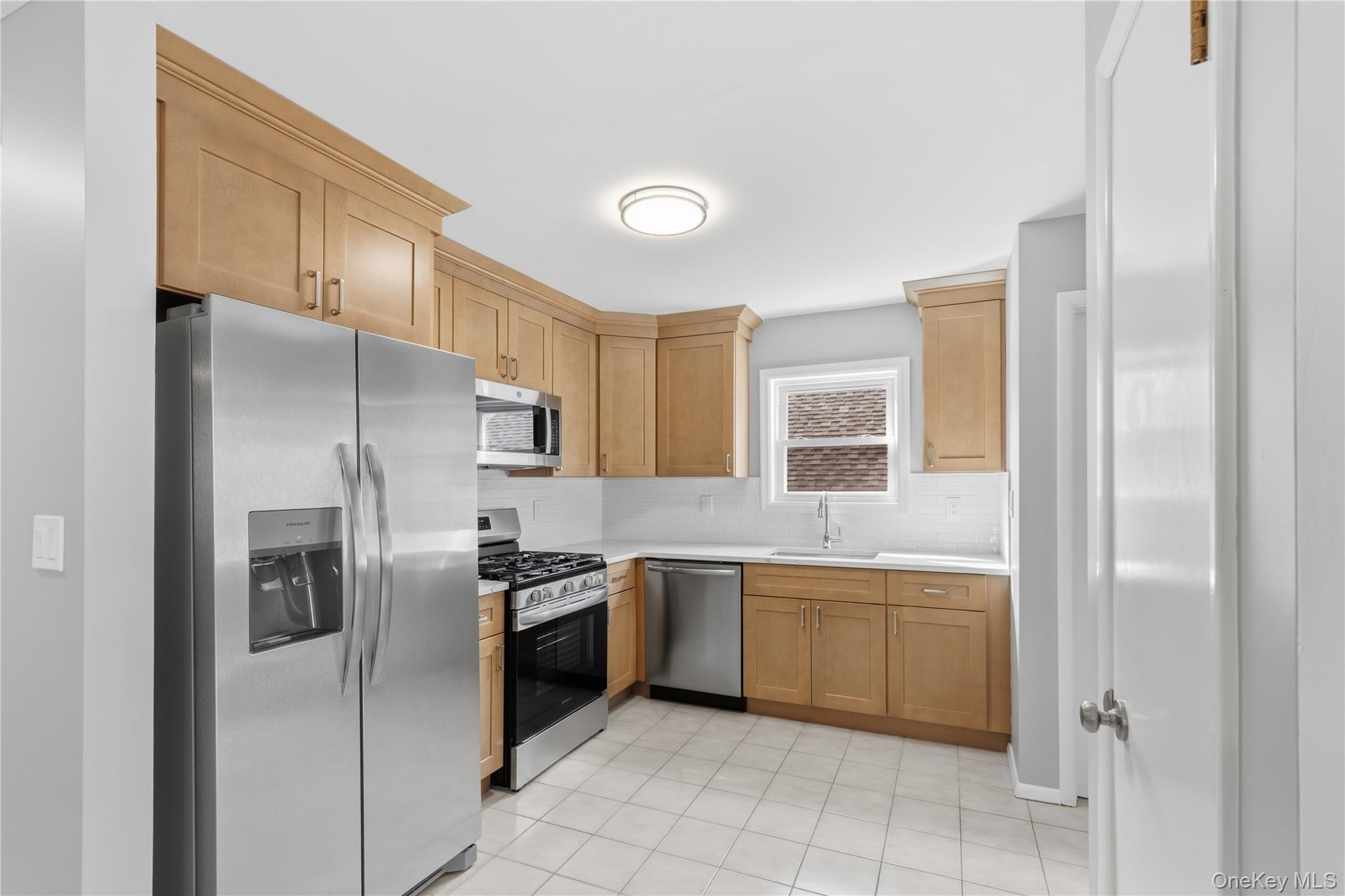 #2 photo, 360 W Fulton Street, Long Beach , NY 11561