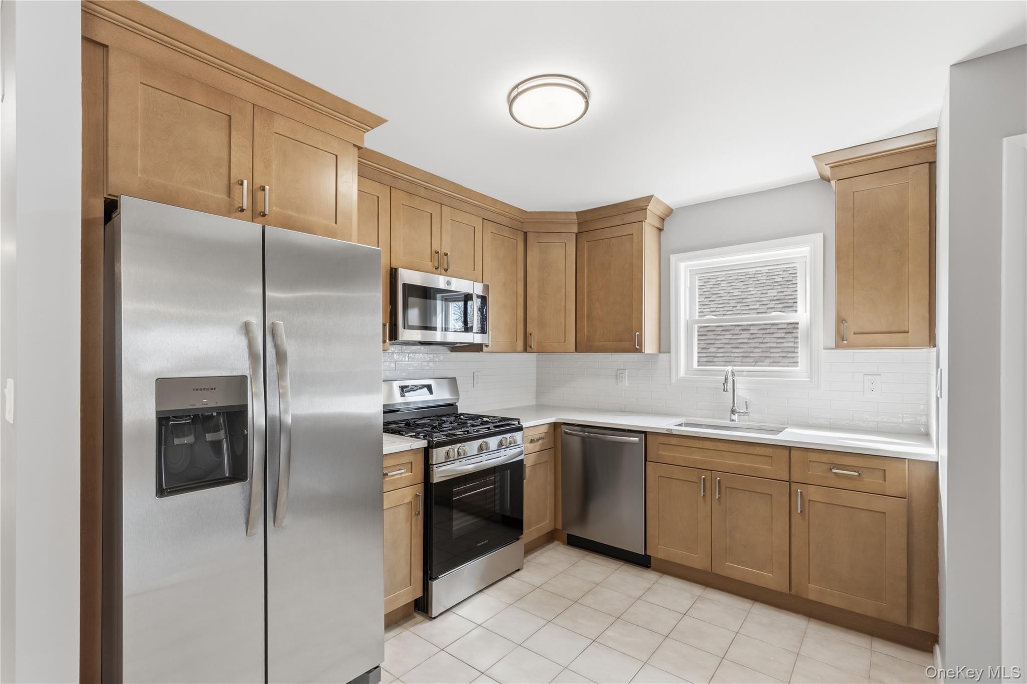 #3 photo, 360 W Fulton Street, Long Beach , NY 11561