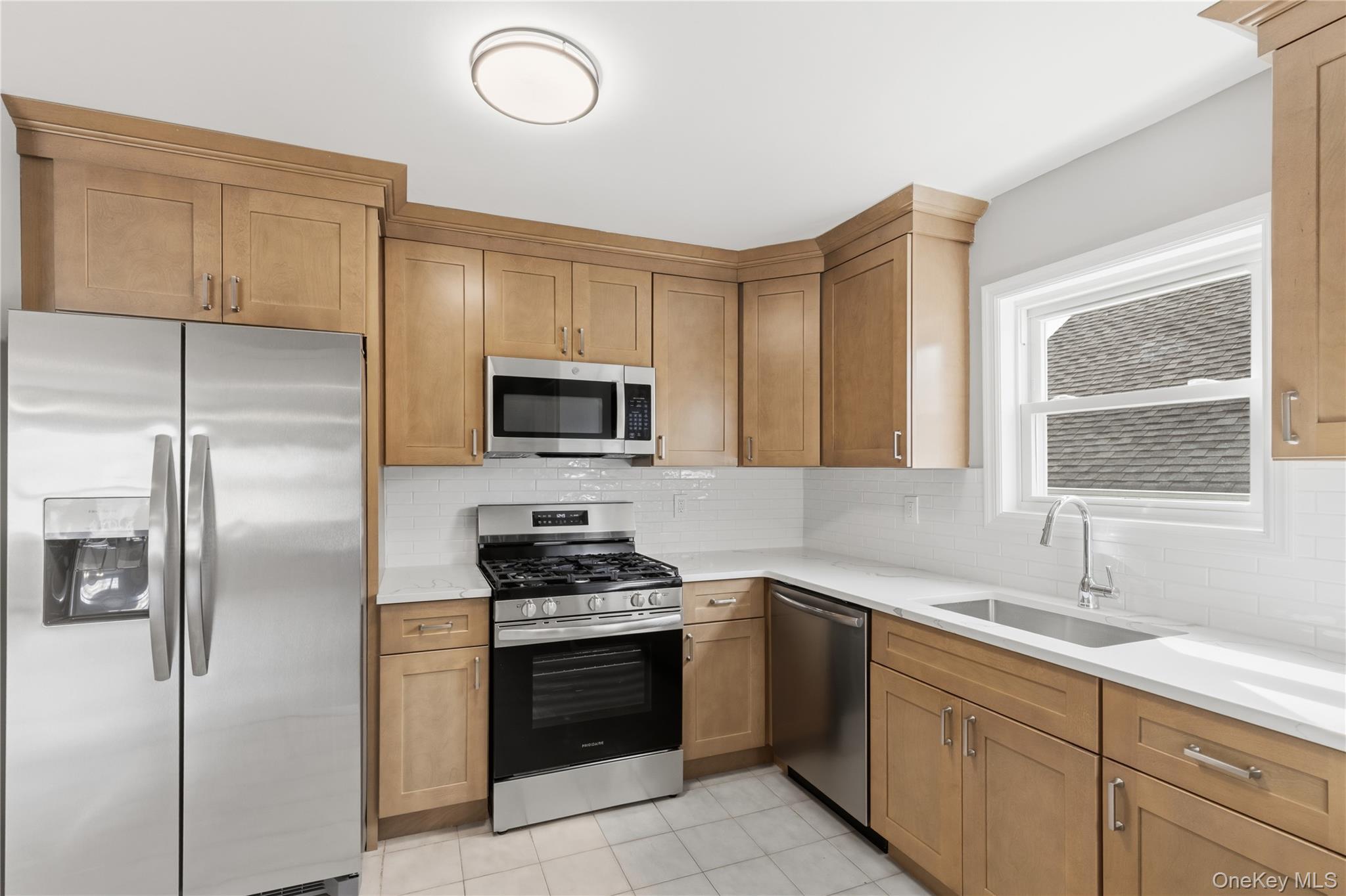 #4 photo, 360 W Fulton Street, Long Beach , NY 11561