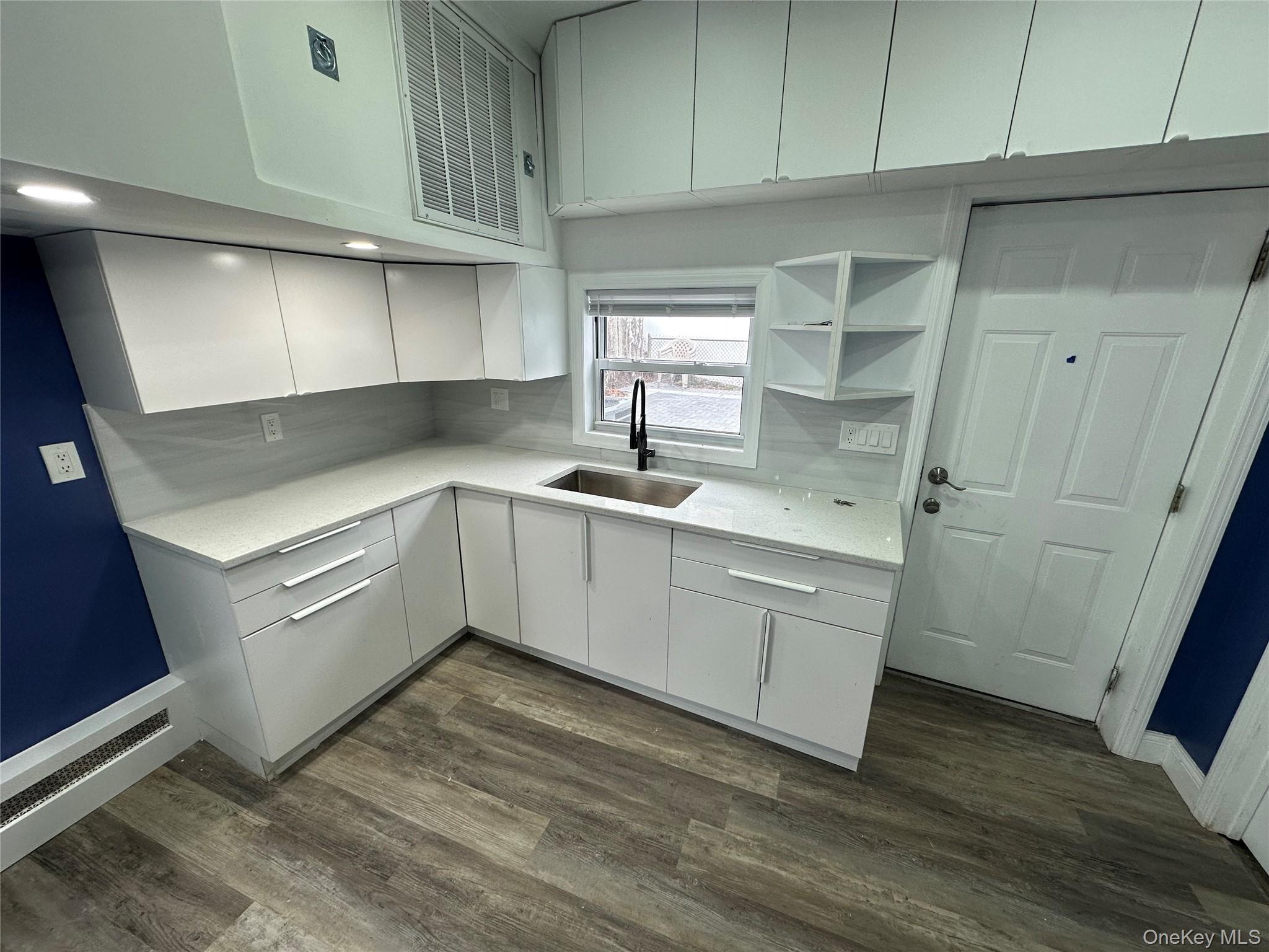 #11 photo, 174 Merrick Road, Merrick , NY 11566