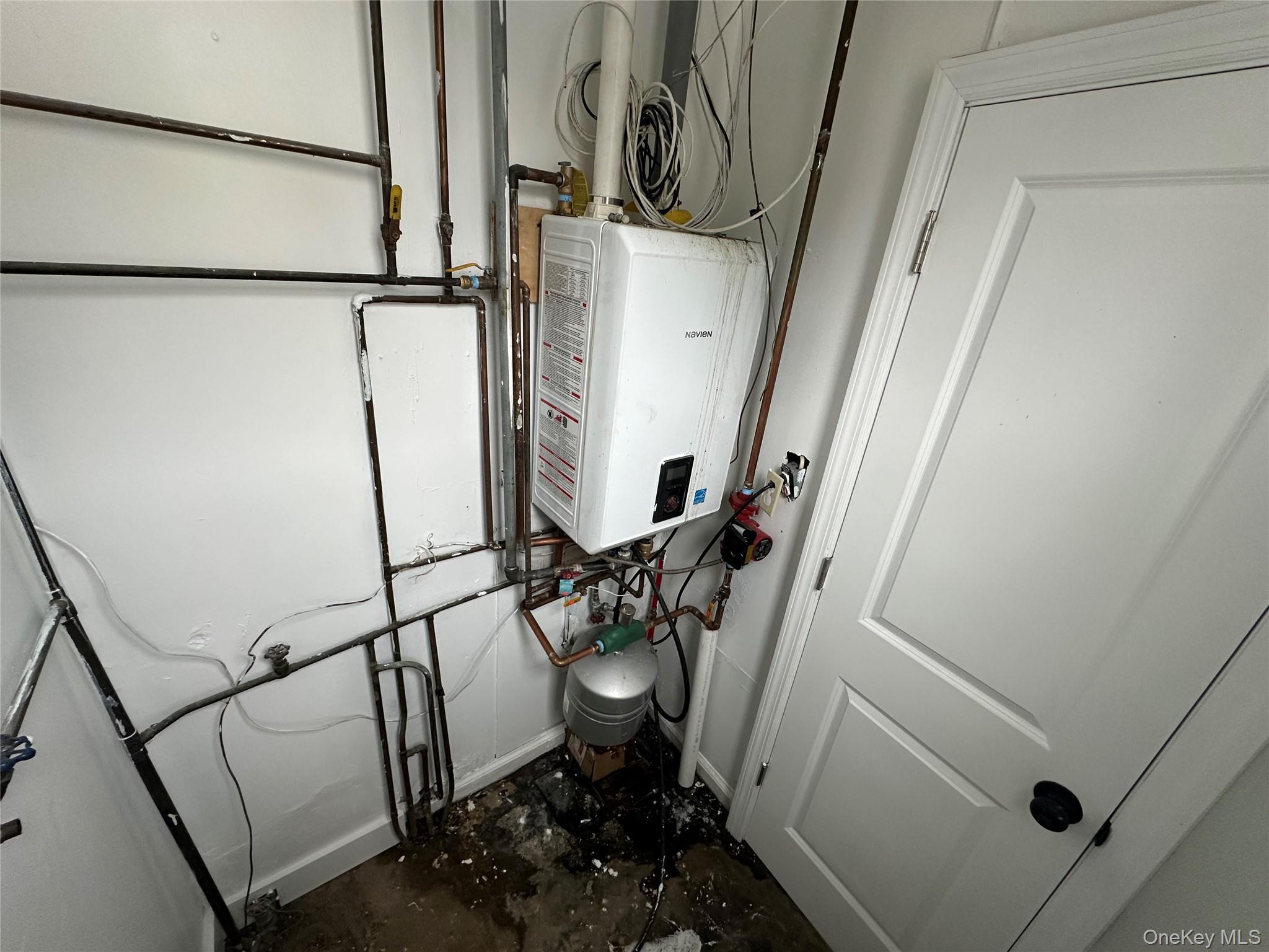 #13 photo, 174 Merrick Road, Merrick , NY 11566