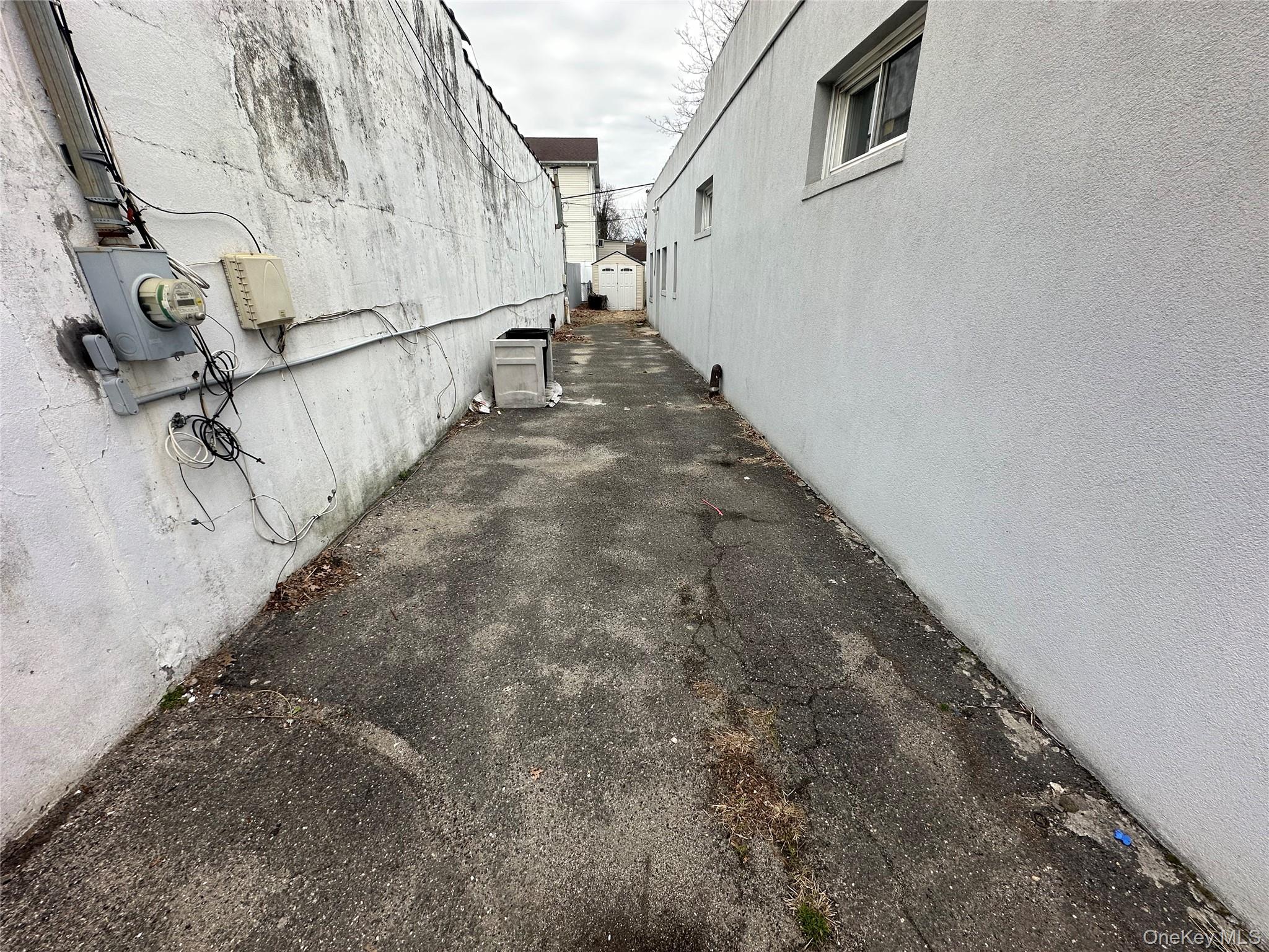 #5 photo, 174 Merrick Road, Merrick , NY 11566