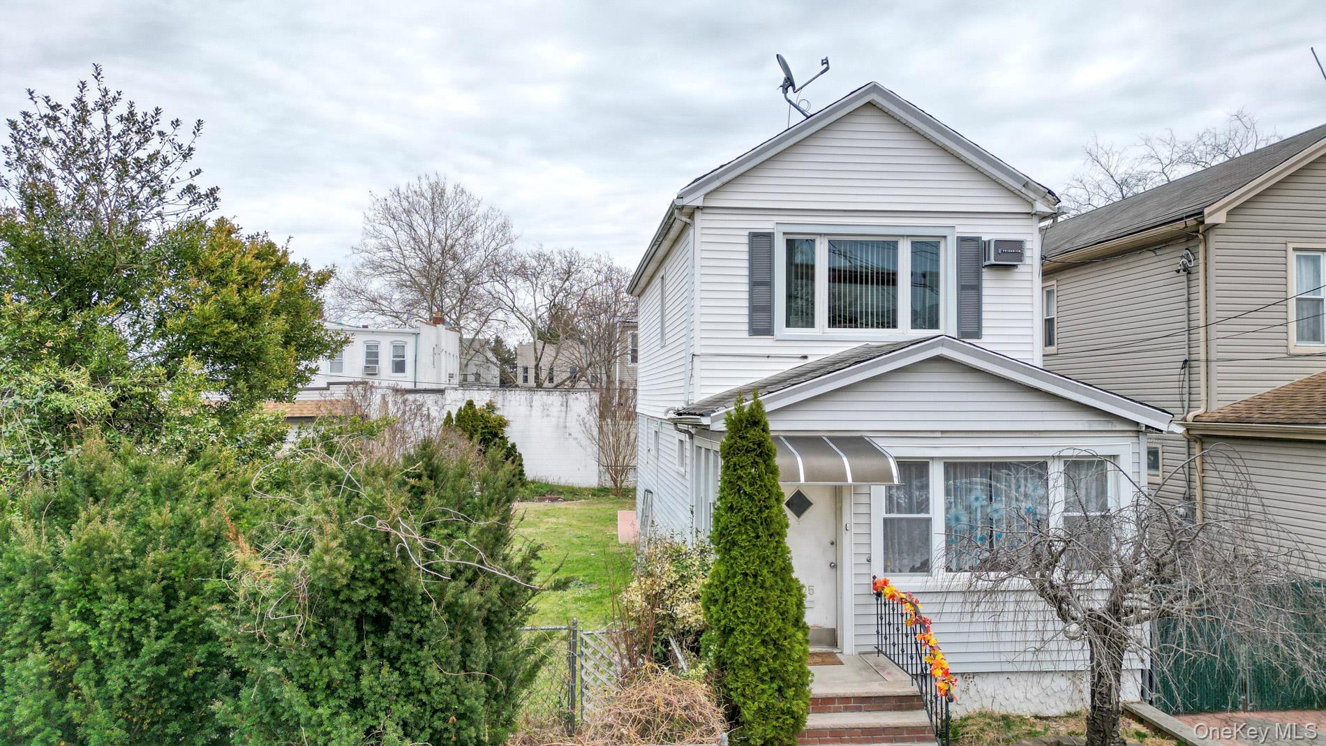 #2 photo, 7025 71st Place, Glendale , NY 11385