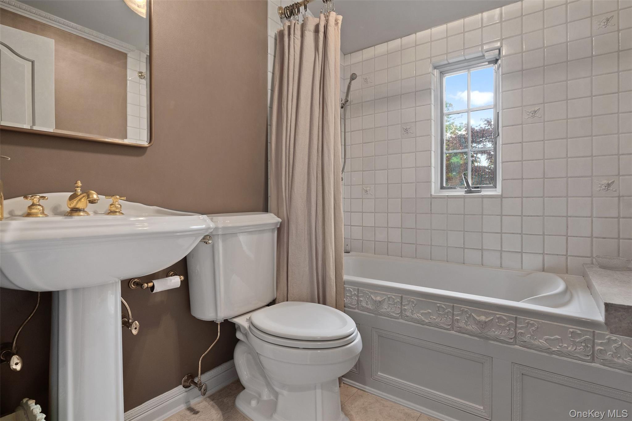 #15 photo, 68 Flower Hill Road, সাফোক কাউন্টি Huntington , NY 11743