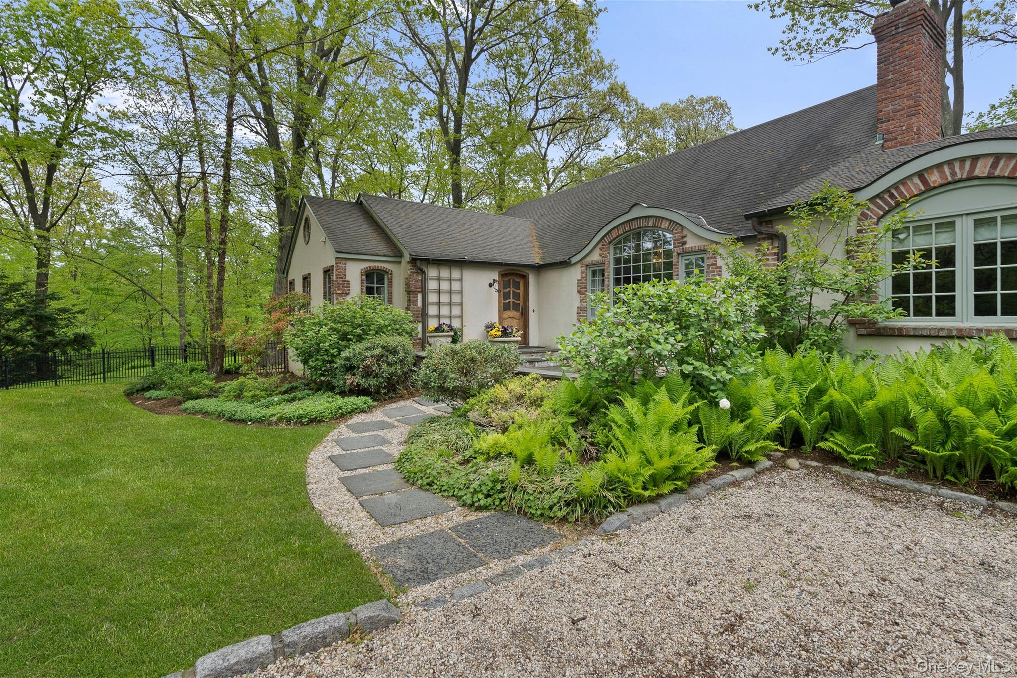 #2 photo, 68 Flower Hill Road, সাফোক কাউন্টি Huntington , NY 11743