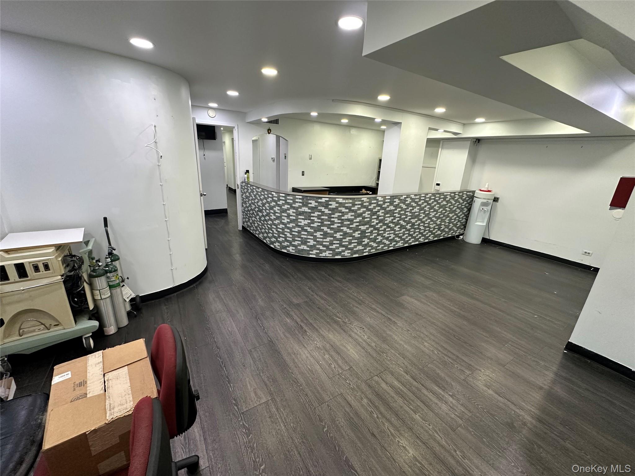 #2 photo, 711 Seagirt Avenue, Far Rockaway , NY 11691