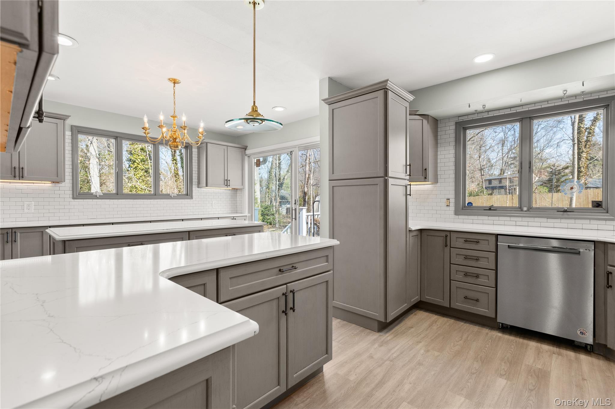 #6 photo, 336 Dix Hills Road, מחוז סאפוק Dix Hills , NY 11747