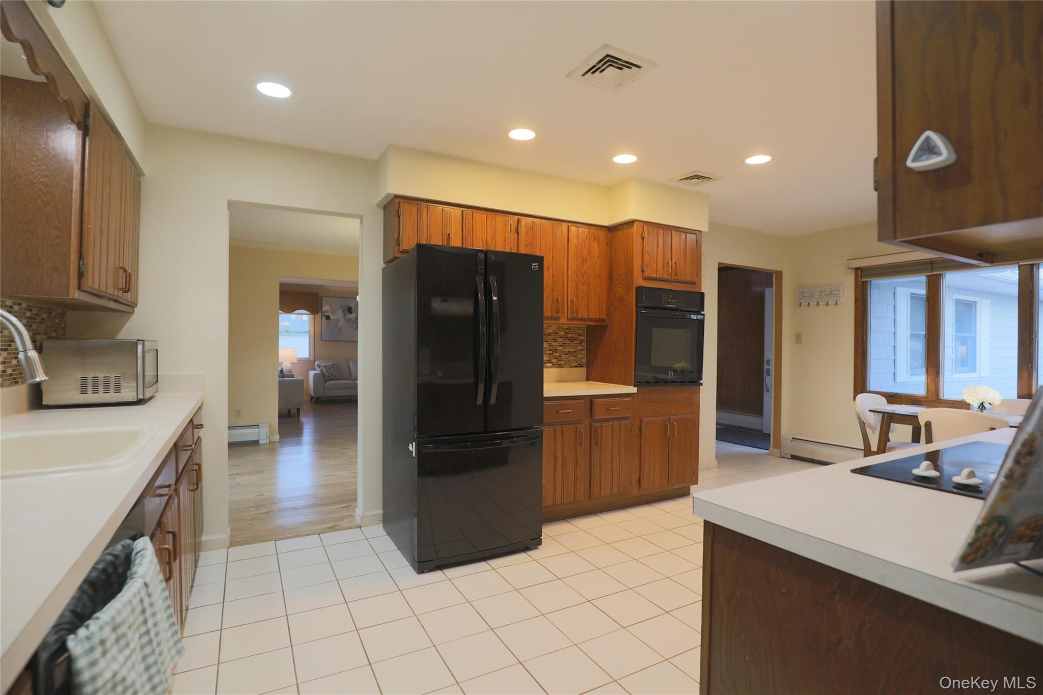 #10 photo, 18 Strathmore Village Drive, מחוז סאפוק South Setauket , NY 11720