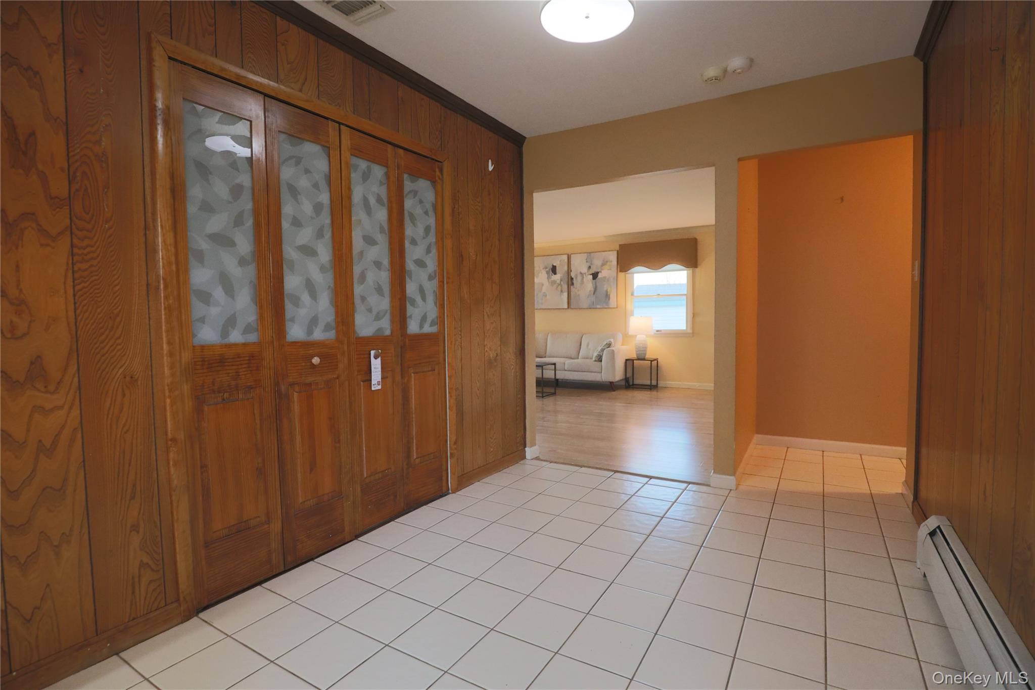 #3 photo, 18 Strathmore Village Drive, מחוז סאפוק South Setauket , NY 11720