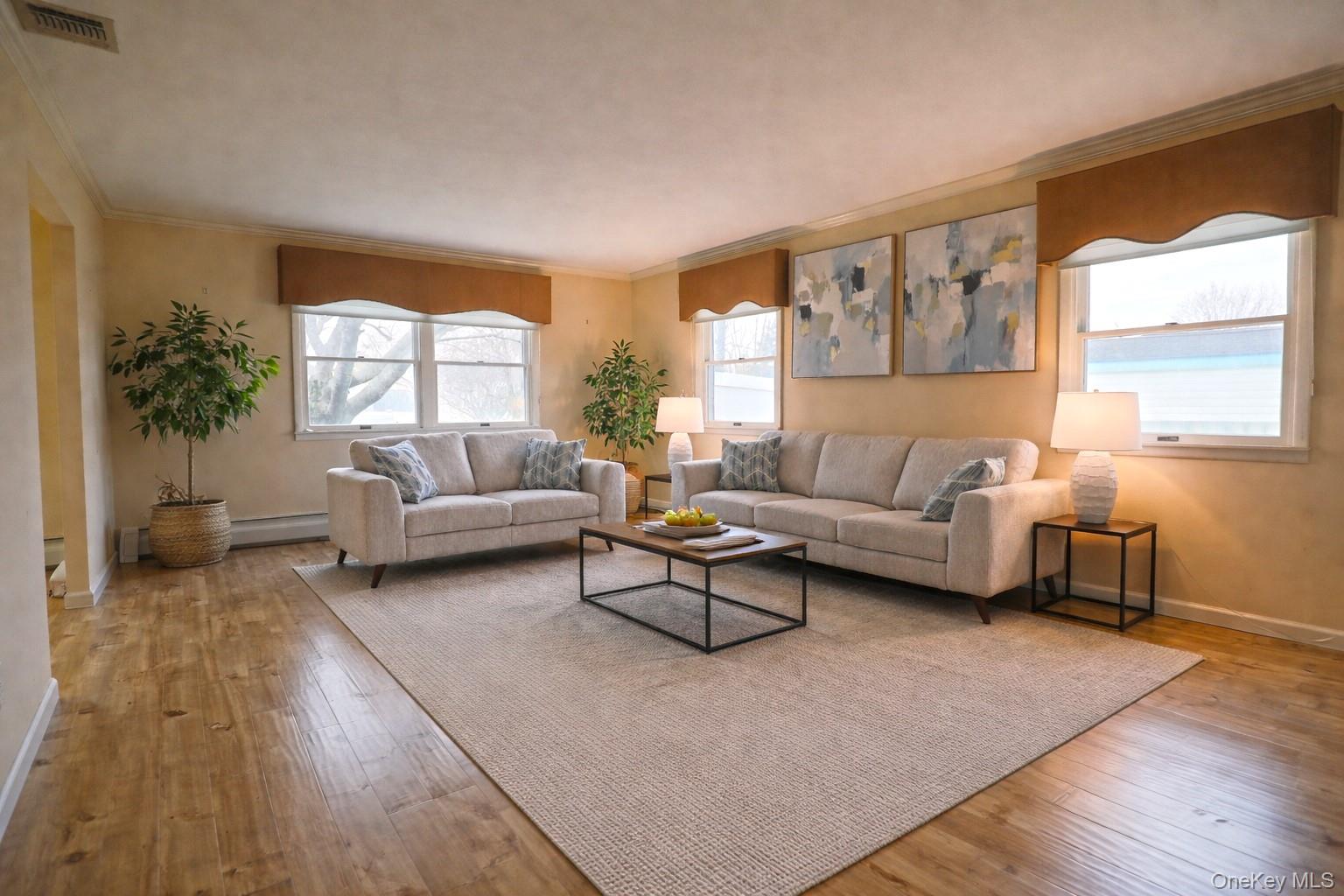 #4 photo, 18 Strathmore Village Drive, מחוז סאפוק South Setauket , NY 11720