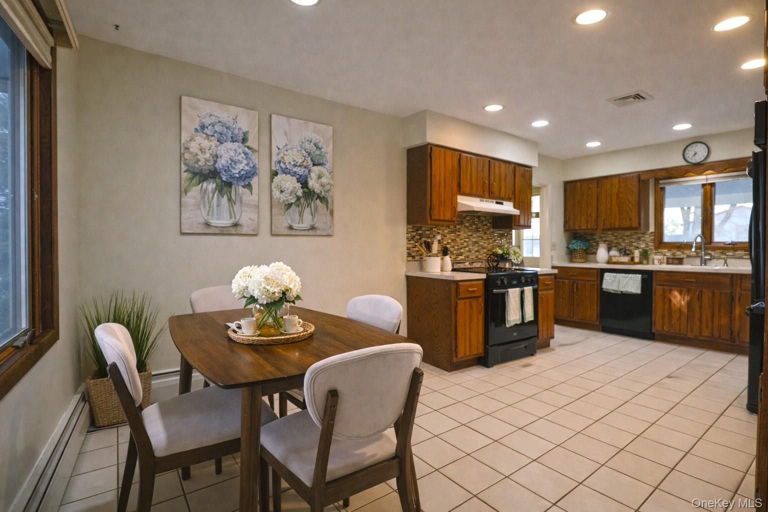 #8 photo, 18 Strathmore Village Drive, מחוז סאפוק South Setauket , NY 11720