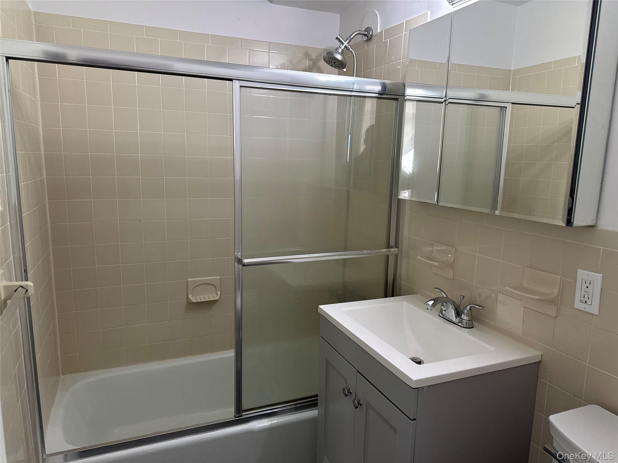 #14 photo, 142 Trenchard Street, Yonkers , NY 10704