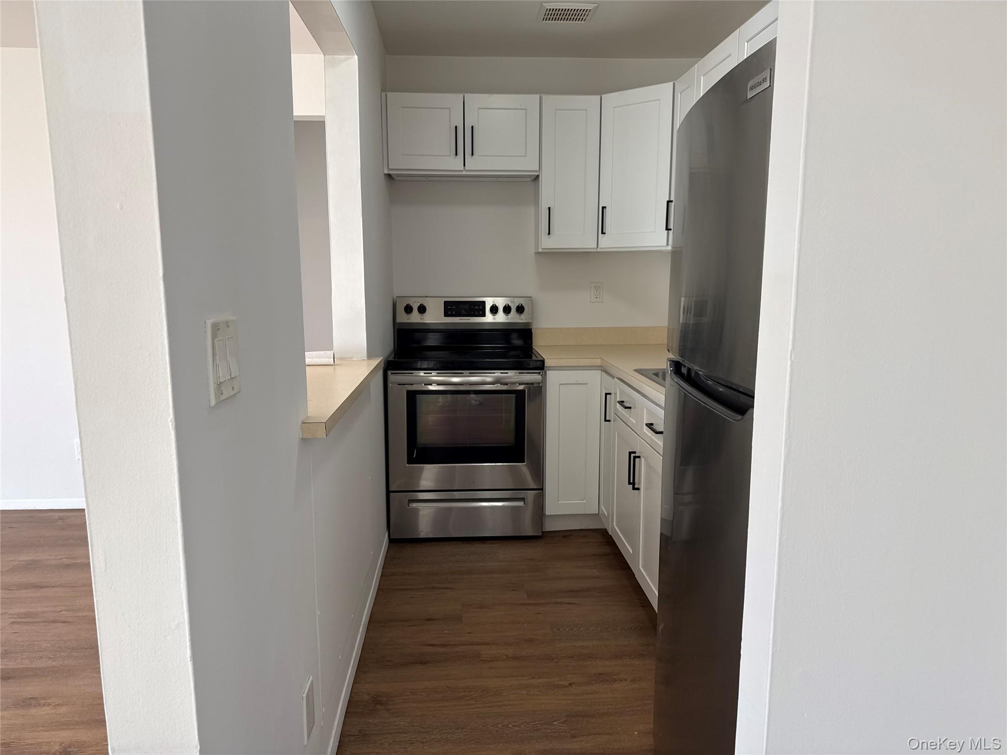 #6 photo, 142 Trenchard Street, Yonkers , NY 10704