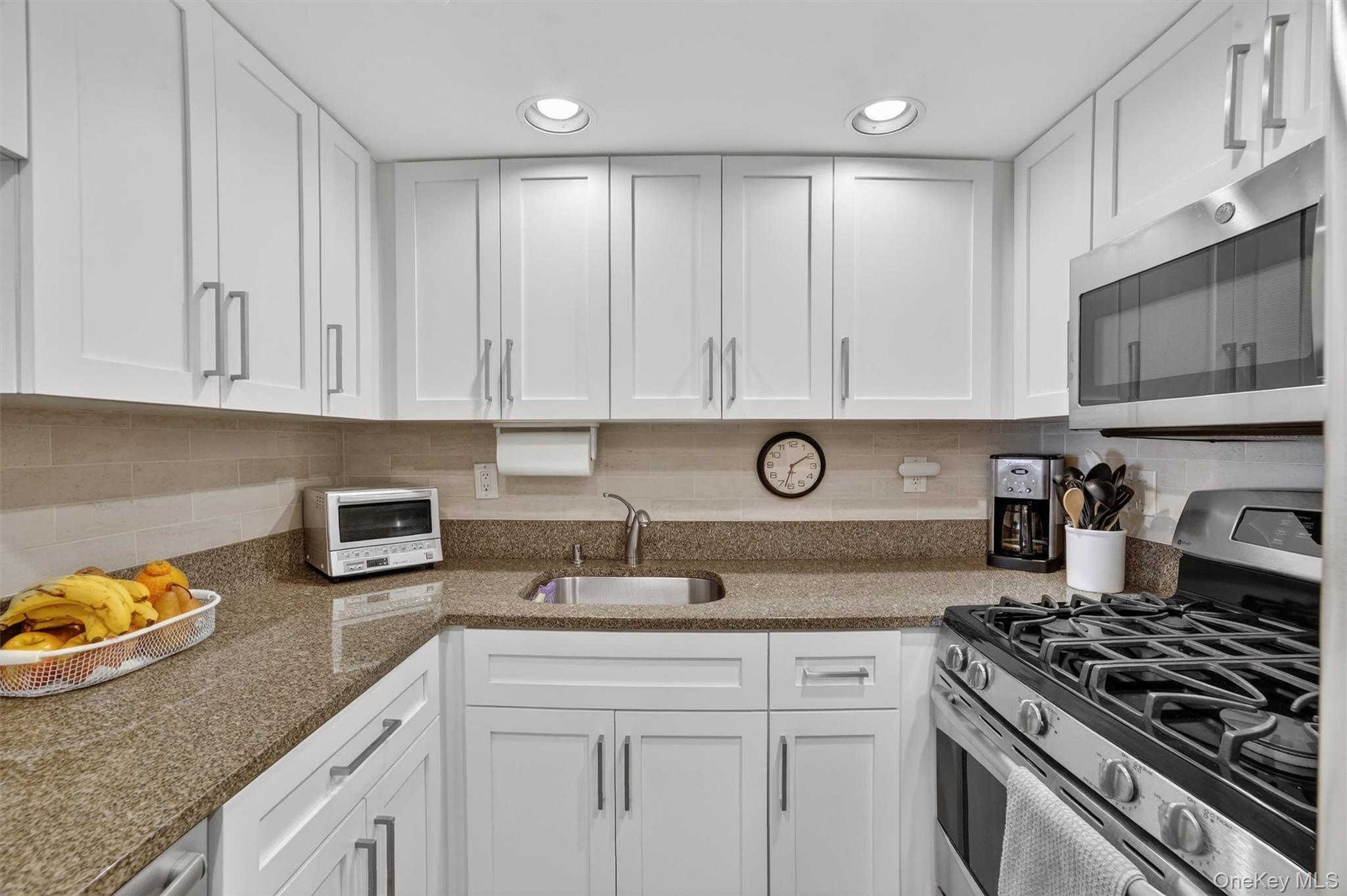 #8 photo, 10 Stewart Place, White Plains , NY 10603