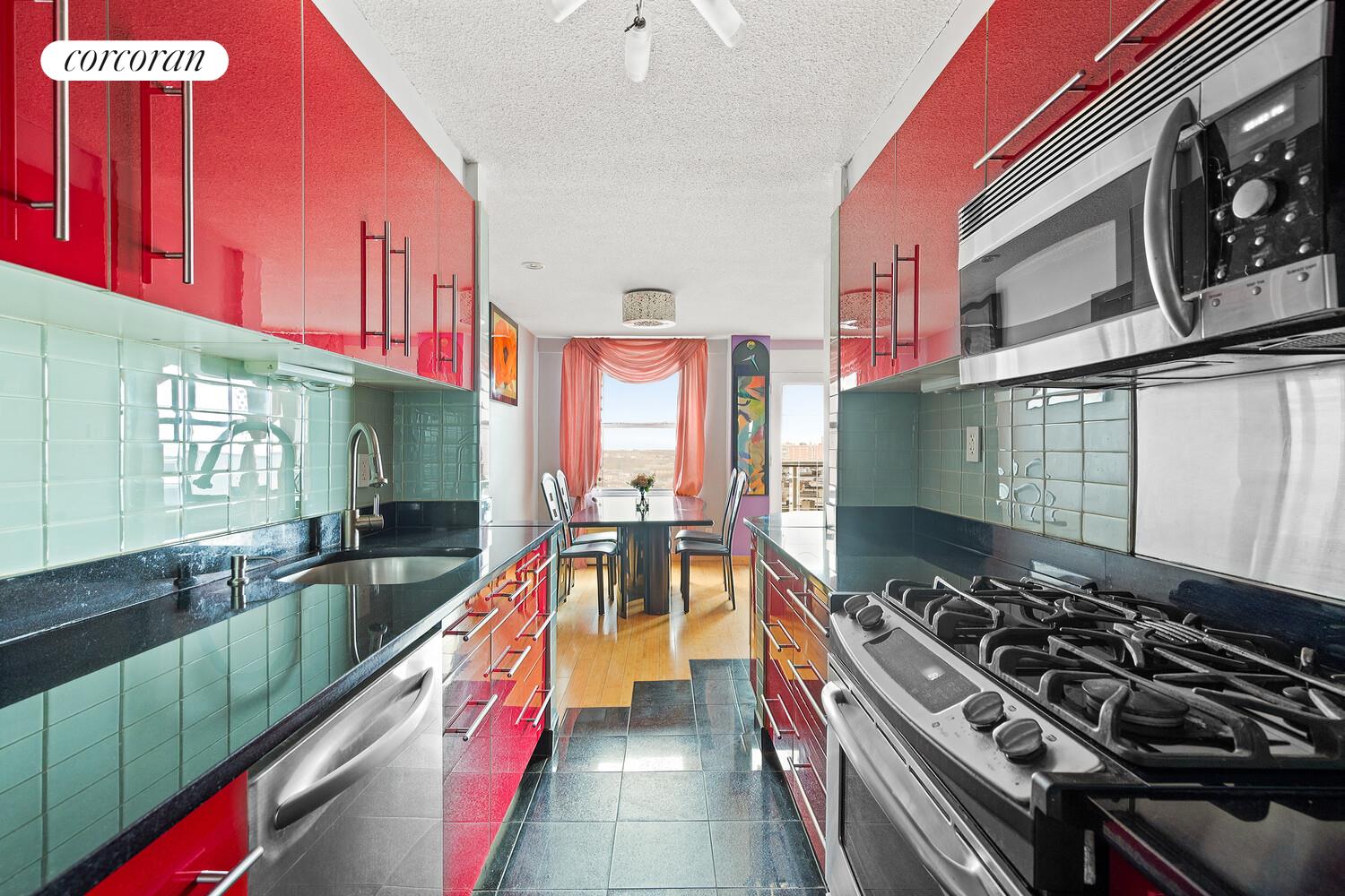 #3 photo, 50 BRIGHTON 1ST Road, ব্রুকলিন Brighton Beach , NY 11235