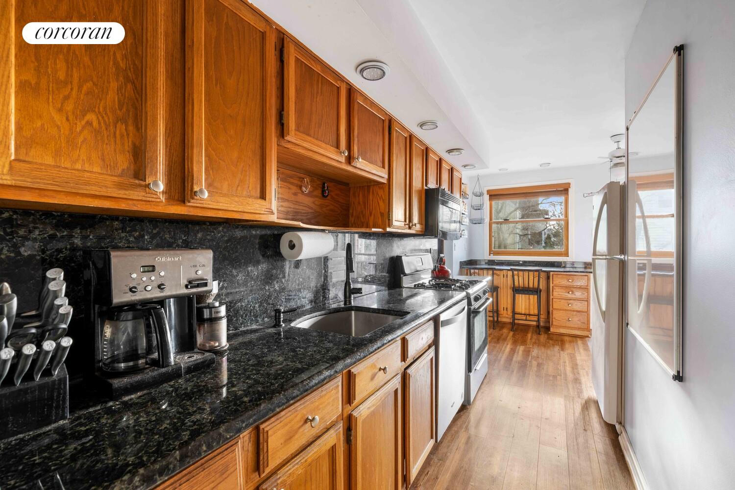 #11 photo, 304 WESTERVELT Avenue, স্ট্যাটেন আইল্যান্ড New York City , NY 10301