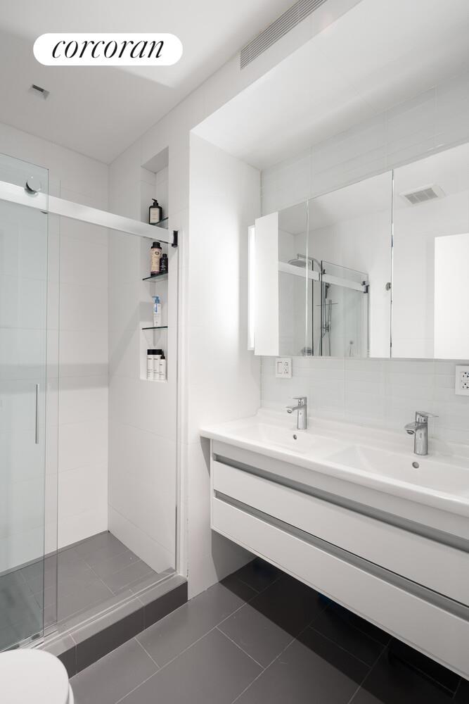 #8 photo, 390 STRATFORD Road, ব্রুকলিন Ditmas Park , NY 11218