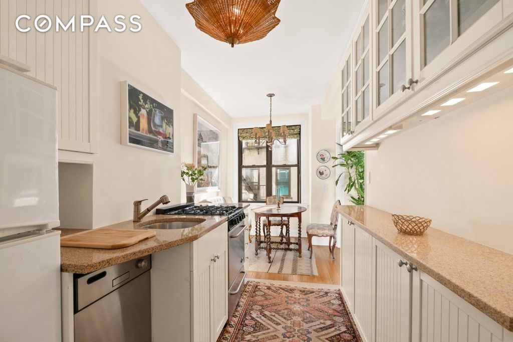 #6 photo, 12 E 97th Street, Upper East Side , NY 10128