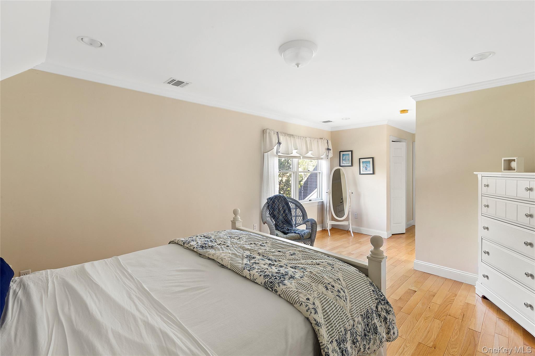 #8 photo, 23 Whiting Road, East Quogue , NY 11942