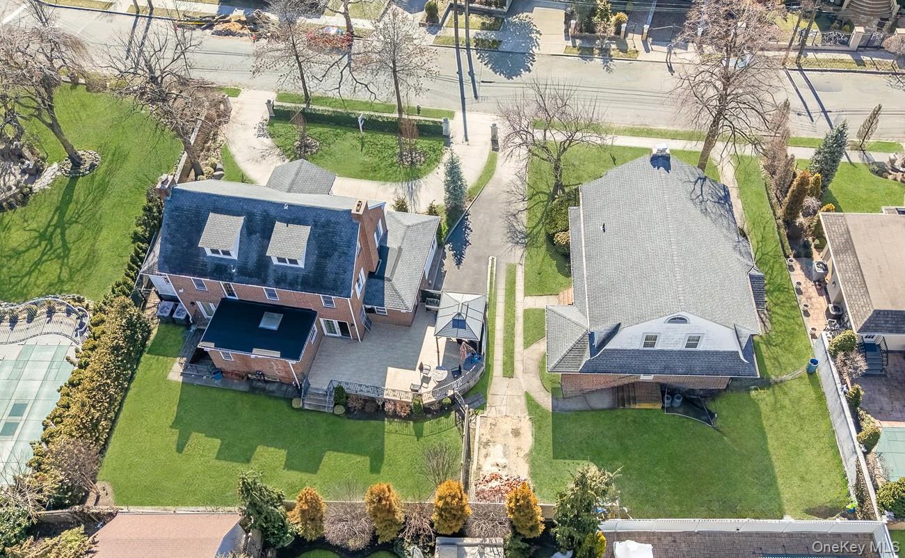 #2 photo, 27 Center Drive, Malba , NY 11357