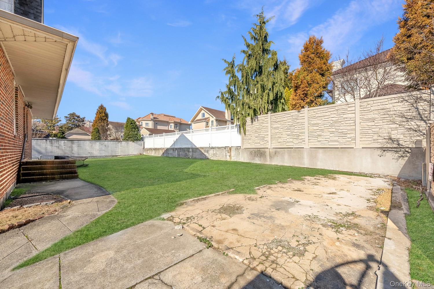 #7 photo, 27 Center Drive, Malba , NY 11357