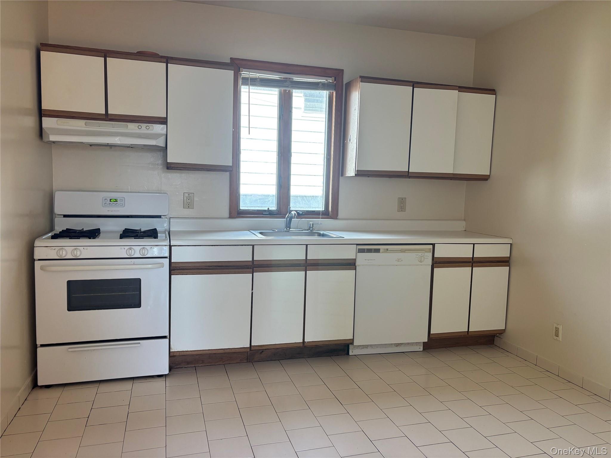 #5 photo, 47 Hartwell Place, Woodmere , NY 11598