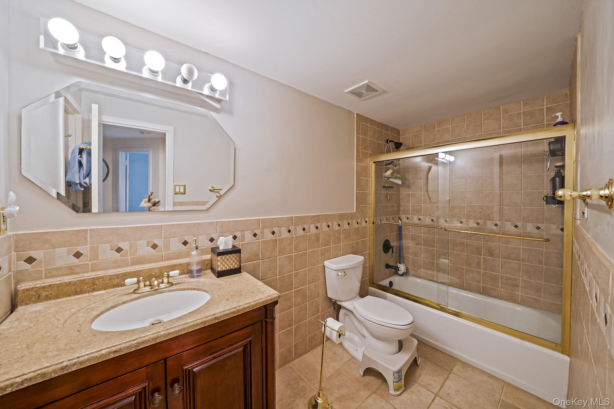 #16 photo, 842 Golf Lane, Medford , NY 11763