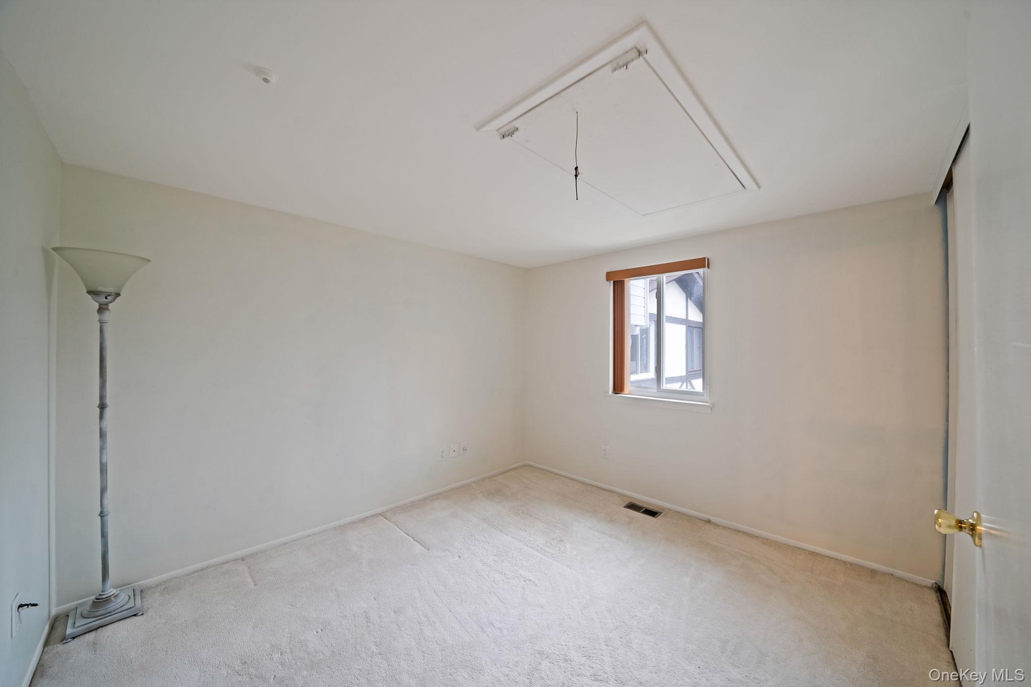 #19 photo, 842 Golf Lane, Medford , NY 11763